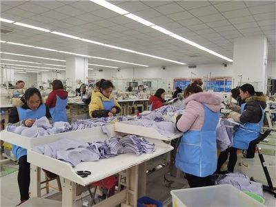 訂單激增，梁平服飾企業開足馬力忙生產